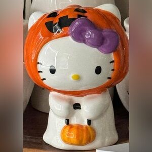 New 2024 Hello Kitty with Pumpkin Basket ships today 🎃👻